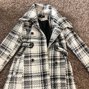 iZ Byer Black & white trench coat